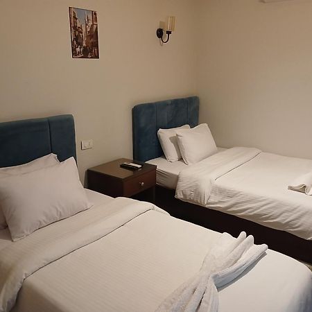 Pyramids Way Inn Kafret el-Gabal Esterno foto
