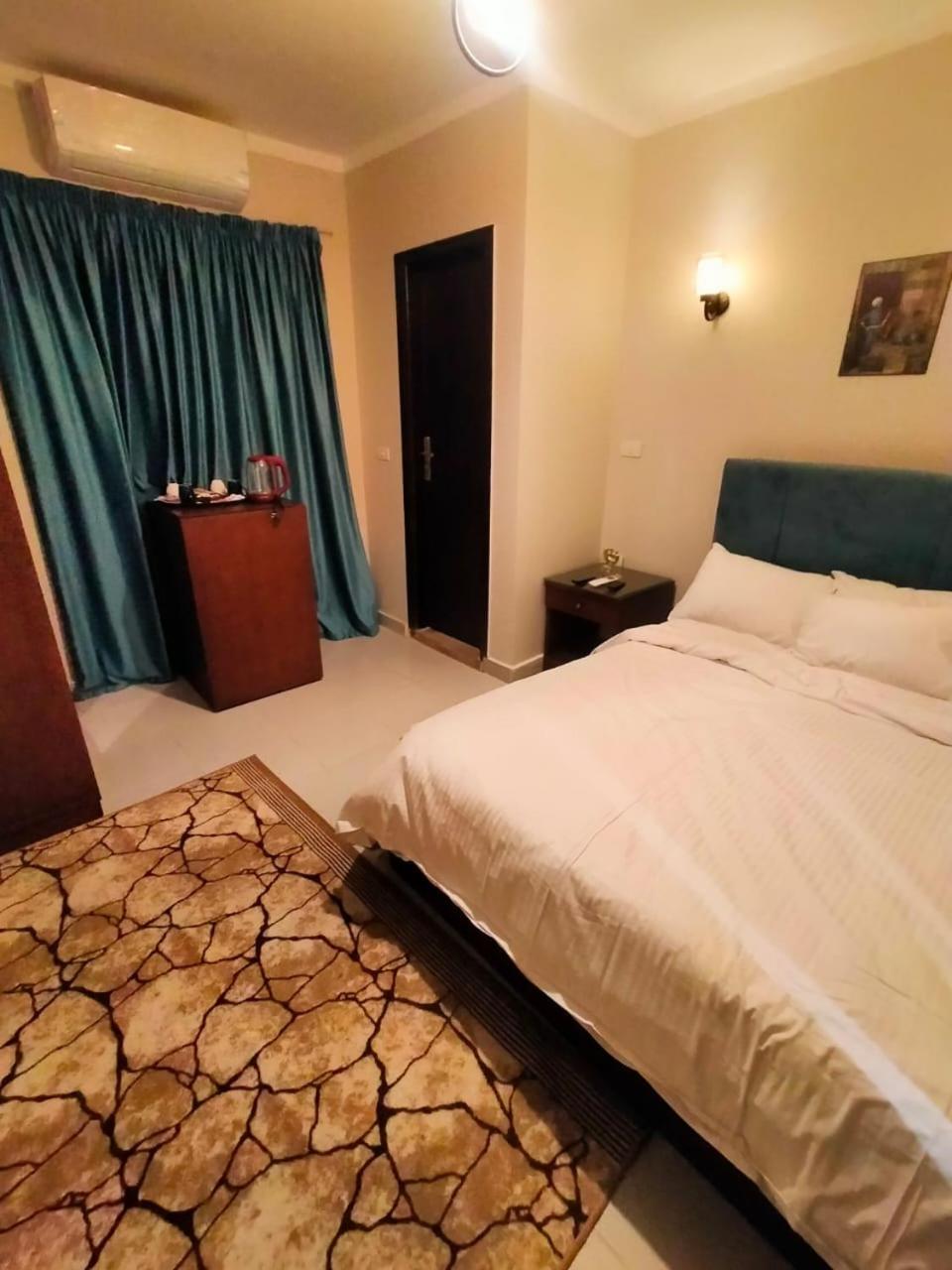 Pyramids Way Inn Kafret el-Gabal Esterno foto